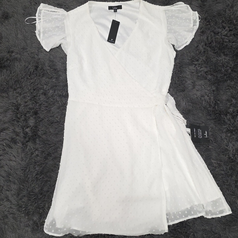 Lulu's - White Swiss Dot Flutter Sleeve Wrap Mini Dress. Size XL. NWT! - Picture 6 of 8